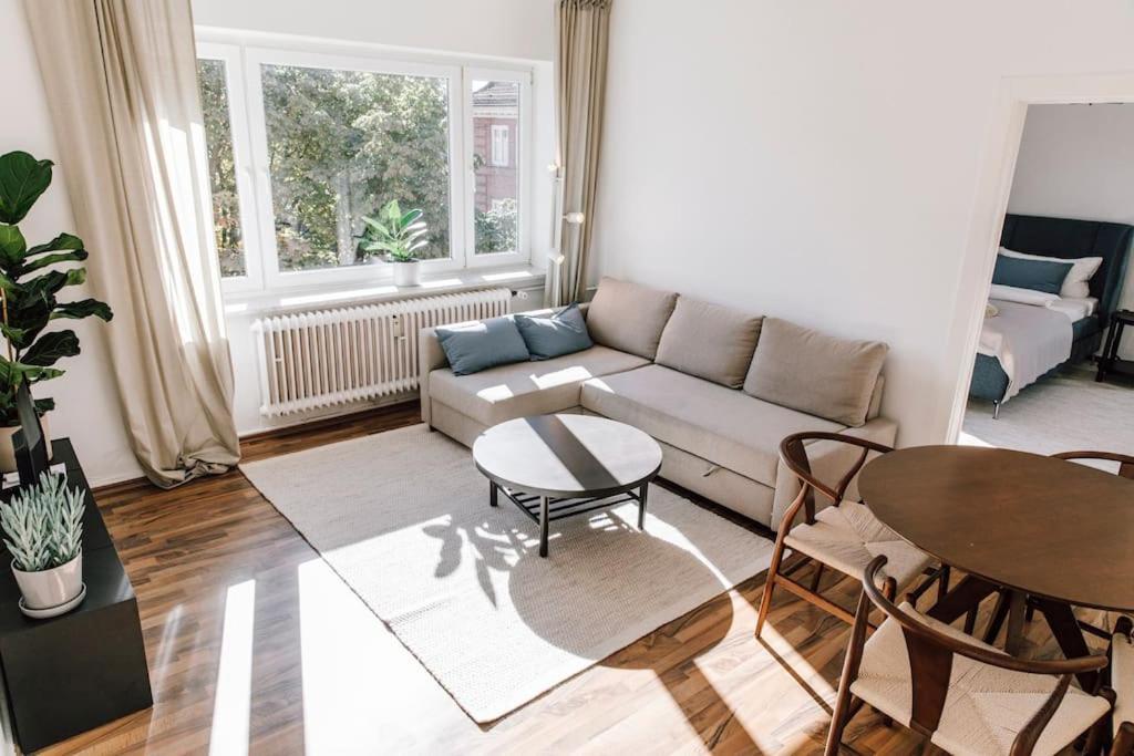 Komplett Neu: 2-Zi Zentral Im Altbau. 24H-Checkin 基尔 外观 照片