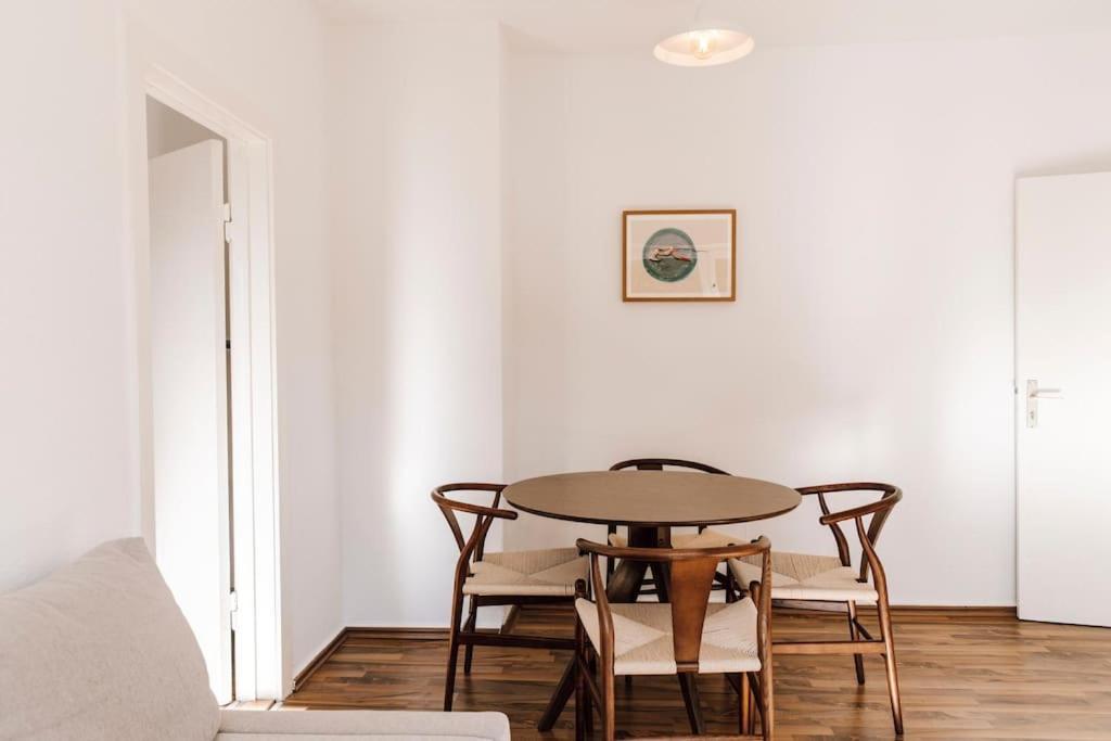 Komplett Neu: 2-Zi Zentral Im Altbau. 24H-Checkin 基尔 外观 照片