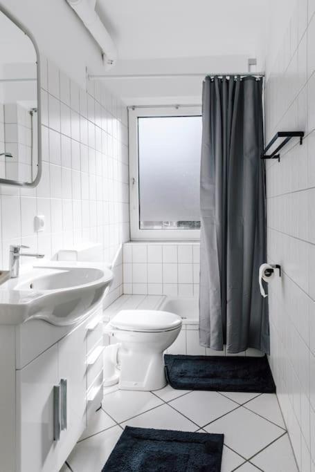 Komplett Neu: 2-Zi Zentral Im Altbau. 24H-Checkin 基尔 外观 照片