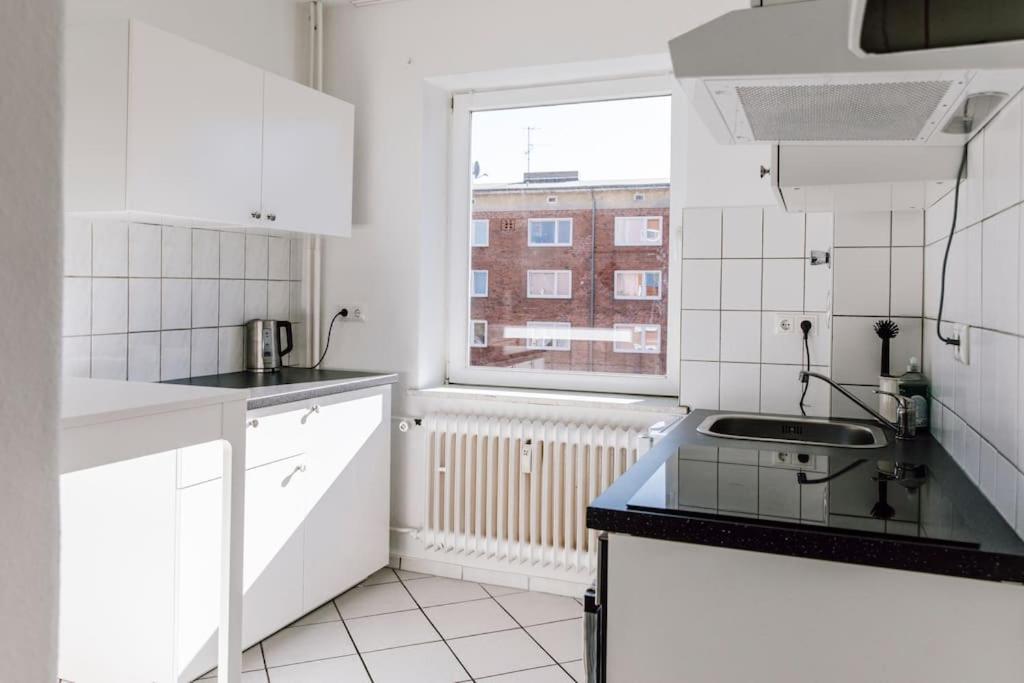 Komplett Neu: 2-Zi Zentral Im Altbau. 24H-Checkin 基尔 外观 照片